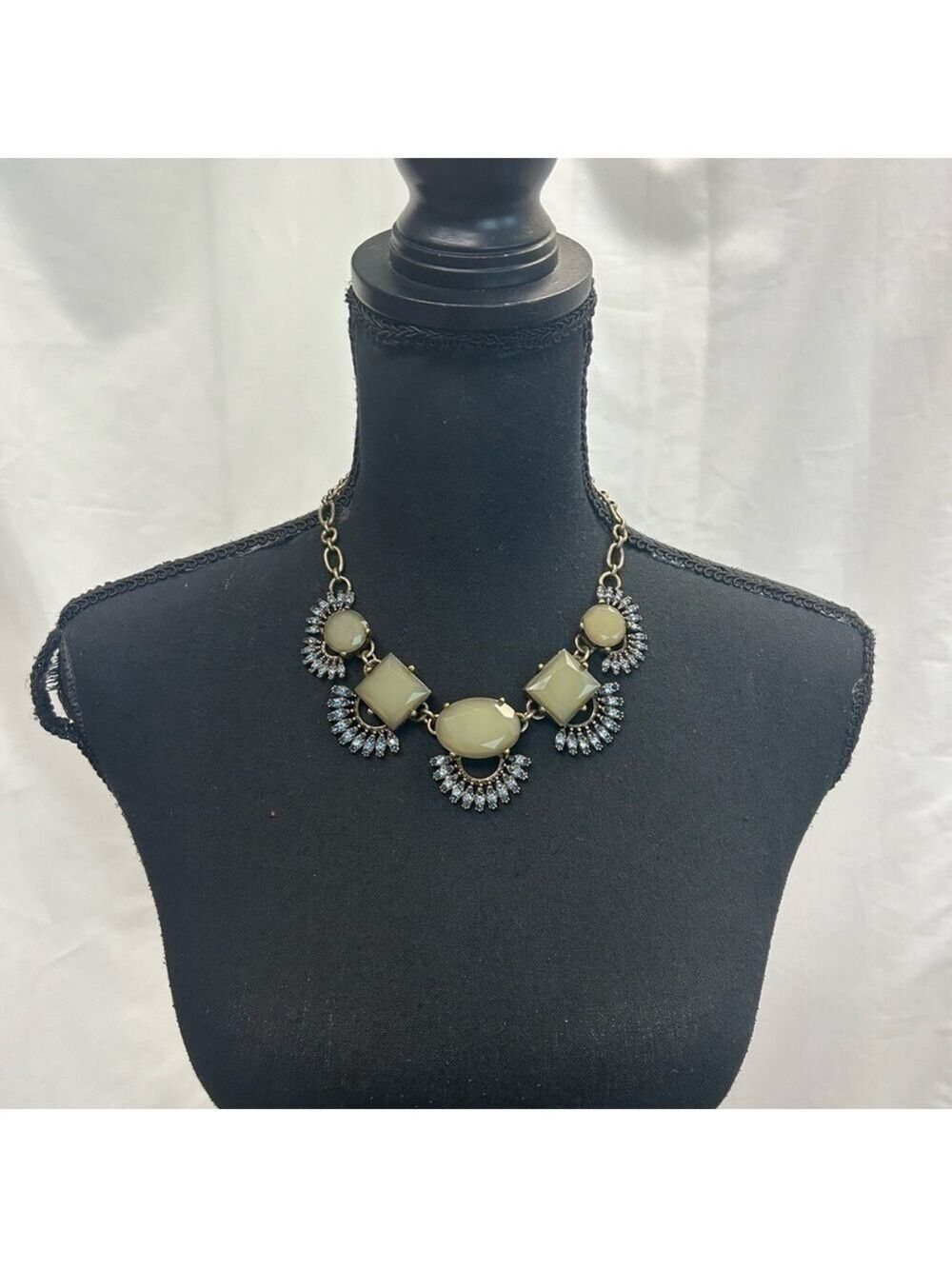 Mythologies green oval round square blue crystal rhinestone statement necklace